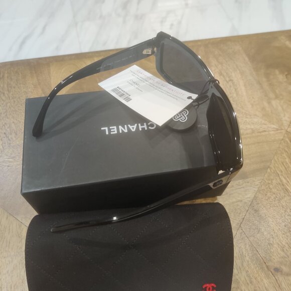 CHANEL shield sunglasses New with case - Picture 4 of 7